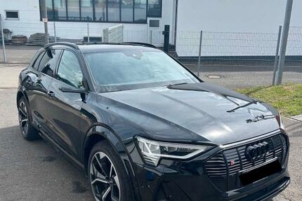 Audi e-tron 46.104 km 42.500 € Herforst 54662