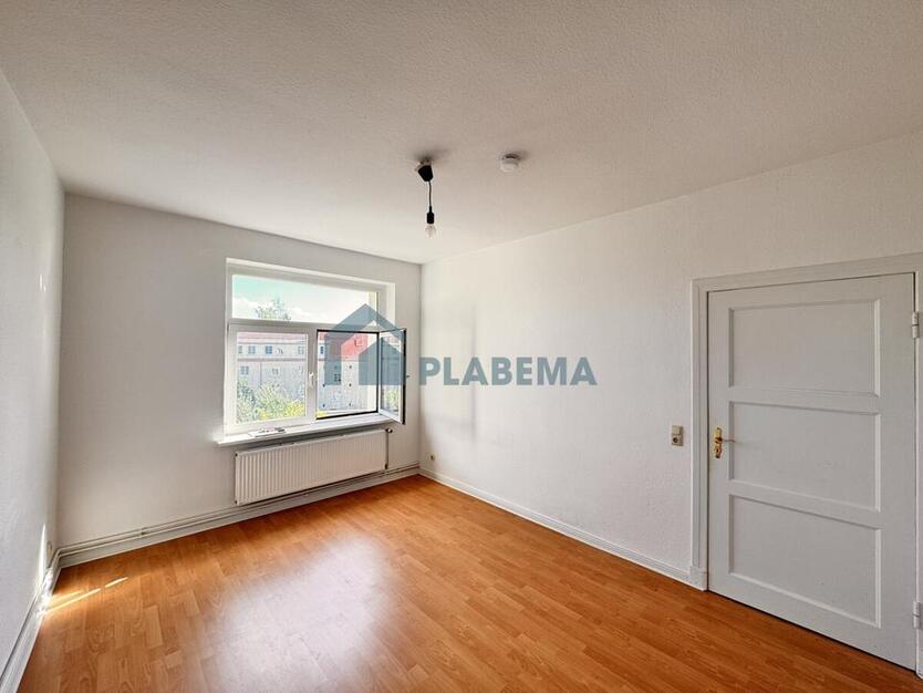 *Preissenkung* 3 Zimmer mit EBK - ideal als 2-er WG geeignet zimmer