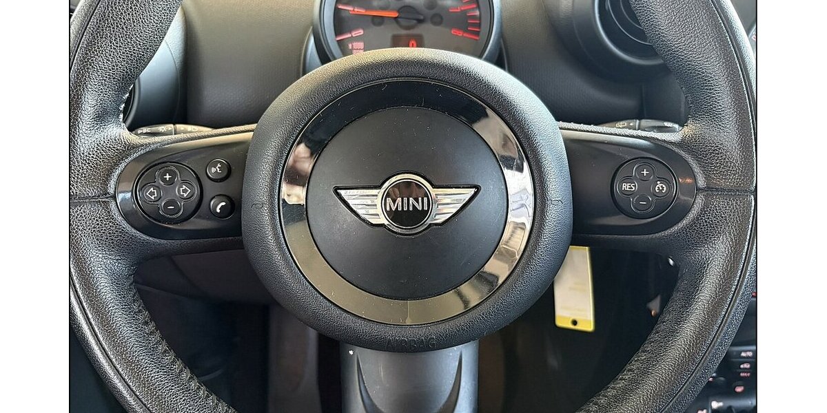 Mini Cooper Countryman Aut. Bi-Xenon Temp. Ambiente 116.000 km 9.999 &euro; Stade 21682