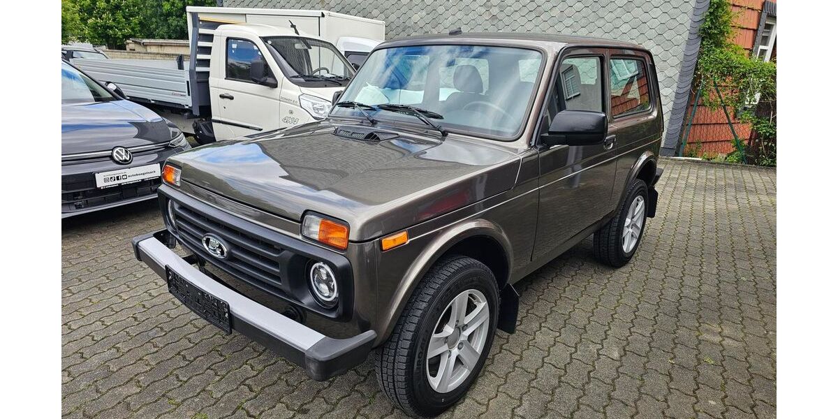 Lada Niva 32.850 km 18.745 &euro; Halberstadt 38820