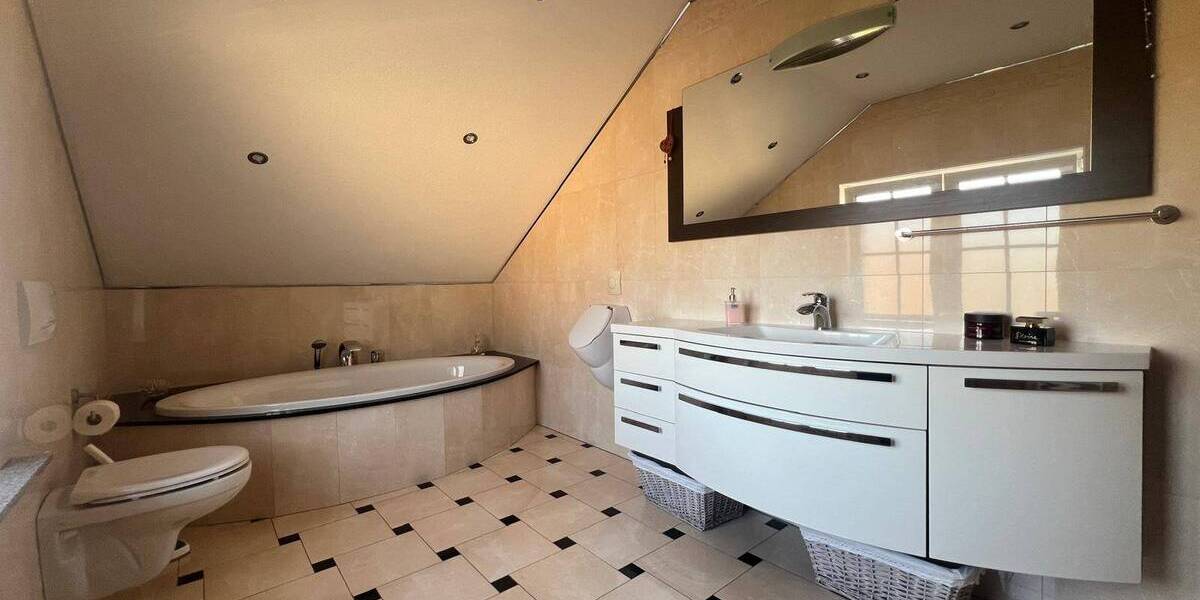 Einfamilienhaus Ruppichteroth - 5 Zimmer, 166 m&sup2;, 560.000&euro; | Angebot:23958982