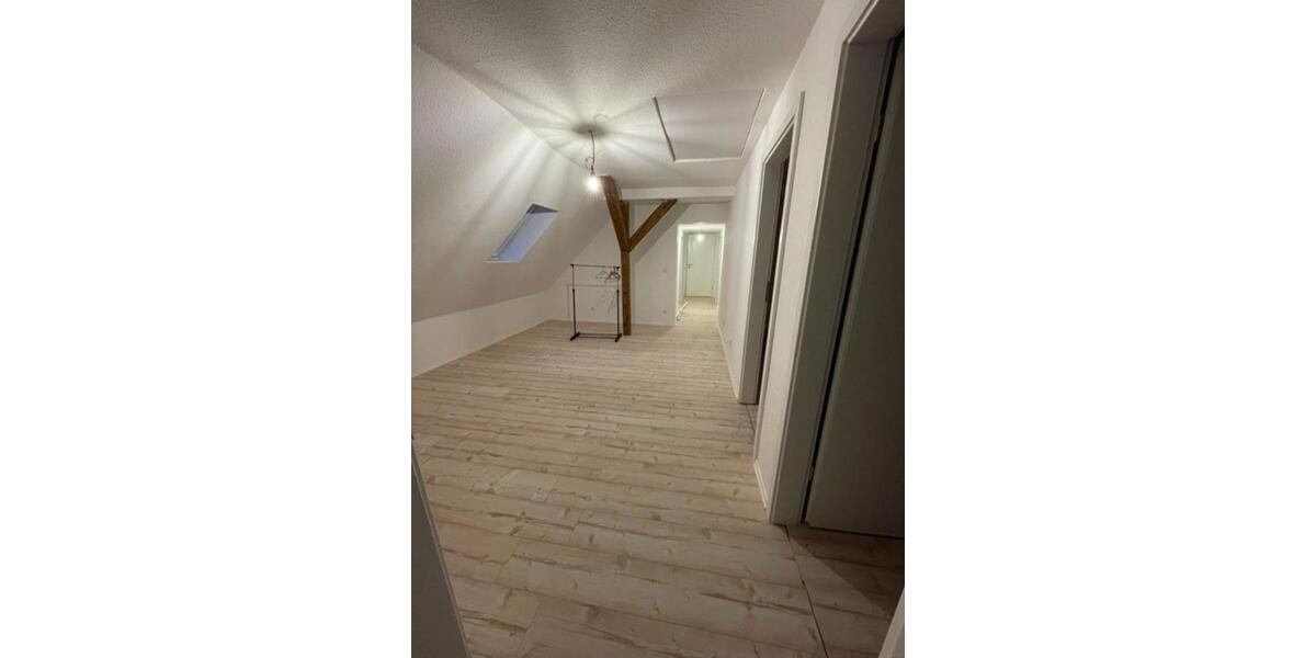 Dachgeschoßwohnung Bad Königshofen im Grabfeld - 4 Zimmer, 80 m&sup2;, 650&euro; | Angebot:24627924