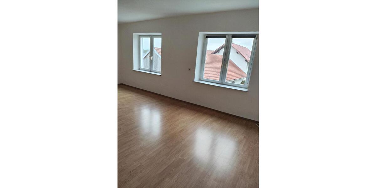 Etagenwohnung Hengersberg - 5 Zimmer, 140 m&sup2;, 550&euro; | Angebot:25918895