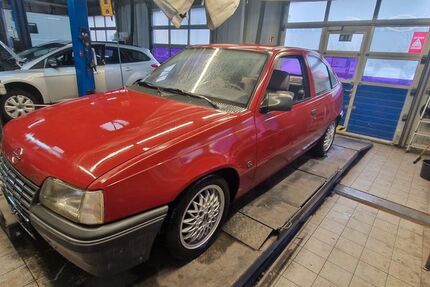 Opel Kadett 54.899 km 2.999 &euro; Hanau 63456