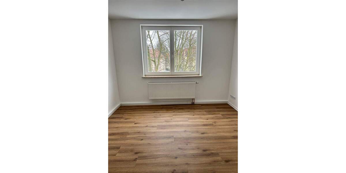 Etagenwohnung Hohenmölsen - 3 Zimmer, 61 m&sup2;, 75.000&euro; | Angebot:25141592