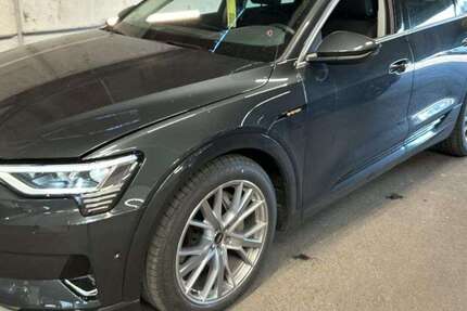 Audi e-tron 36.500 km 34.770 € Helmstedt 38350