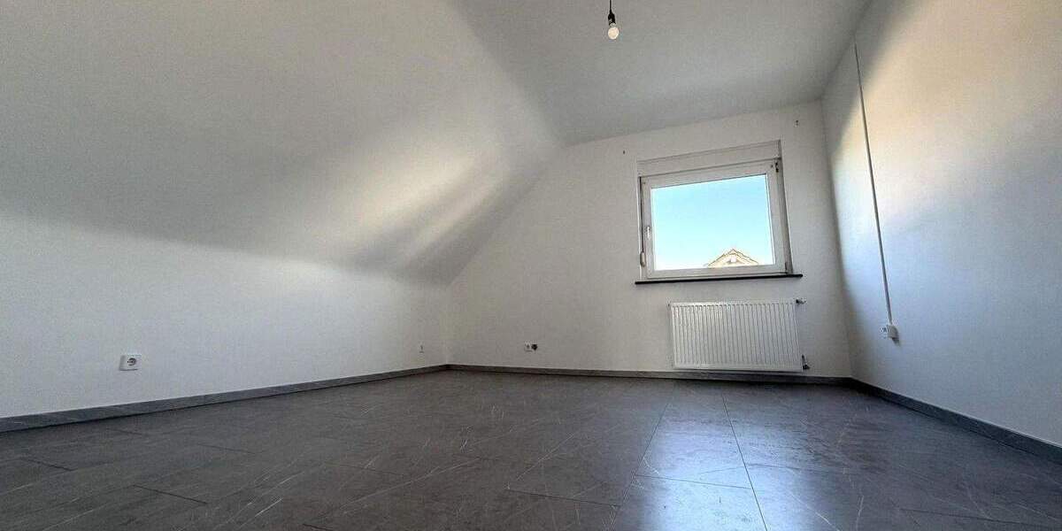 Großes Einfamilienhaus oder Zweifamilienhaus * in Kraichtal 1 zimmer