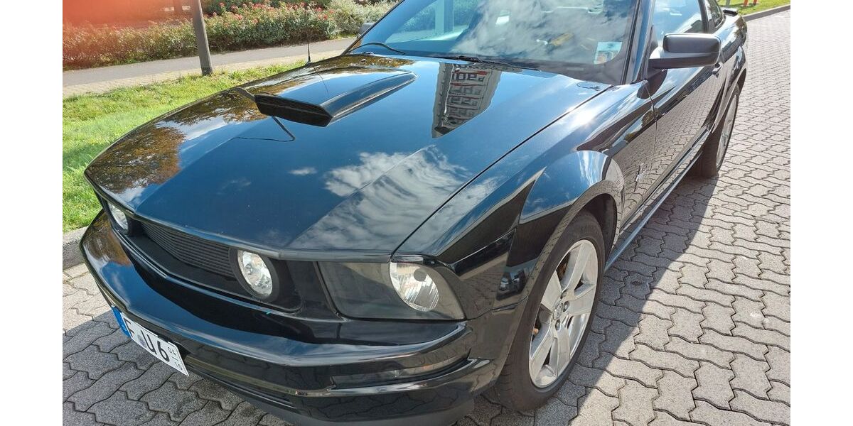 Ford Mustang 95.000 km 10.555 &euro; Frankfurt 60439