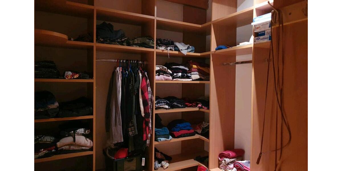 Etagenwohnung Westerstede - 6 Zimmer, 230 m&sup2;, 1.800&euro; | Angebot:26042344