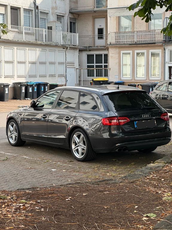 Audi A4 208.000 km 10.100 € Daun 54550