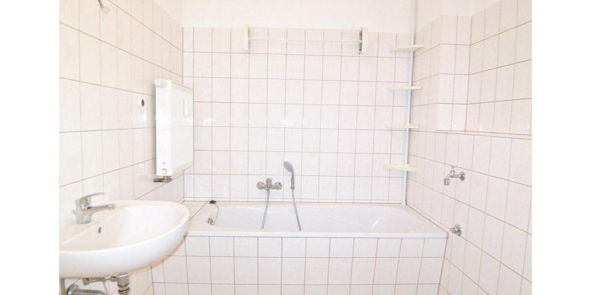 Renovierte, helle 3-Raum-Wohnung mit Einbauküche 3 zimmer