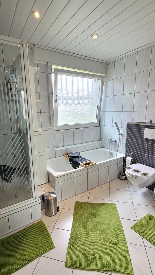 Zweifamilienhaus in Selm 183 qm OG vermietet EG frei 889 qm insg.