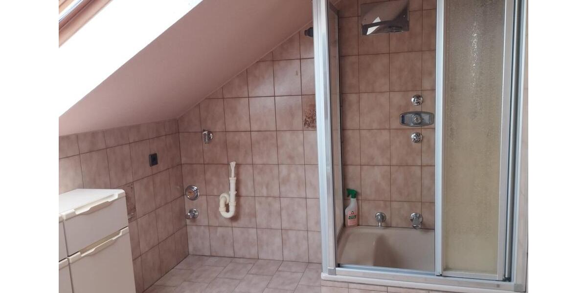 Dachgeschoßwohnung Neresheim - 3 Zimmer, 76 m&sup2;, 700&euro; | Angebot:25990810
