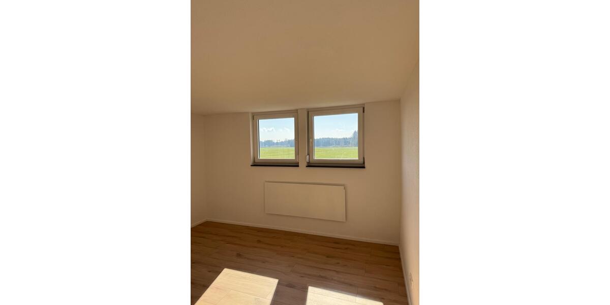 Dachgeschoßwohnung Aulendorf - 3.5 Zimmer, 91 m&sup2;, 1.100&euro; | Angebot:26033031