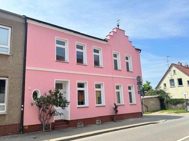 Haus zum Mieten in Güstrow 1.630 € 182 m²