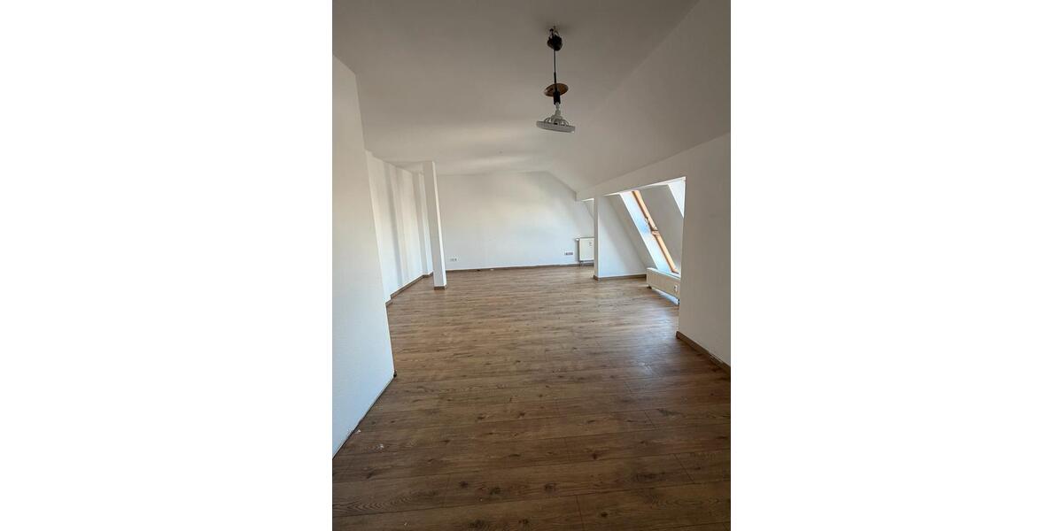 Dachgeschoßwohnung Cottbus - 3 Zimmer, 70 m&sup2;, 700&euro; | Angebot:26195690