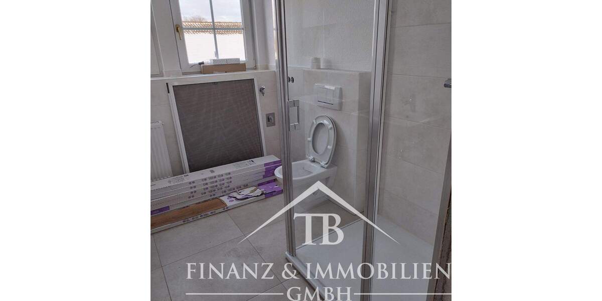 Neu renovierte Doppelhaushälfte in ruhiger und beliebter Lage - mit massiver Garage 4 zimmer