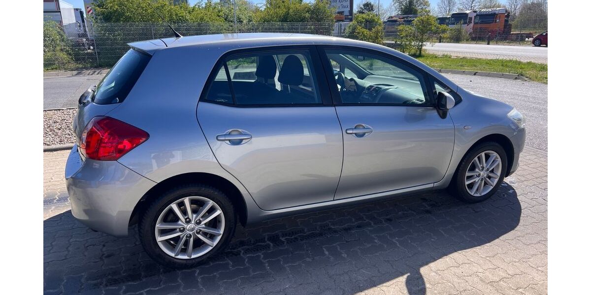 Toyota Auris 111.000 km 5.300 &euro; Königs Wusterhausen 15711