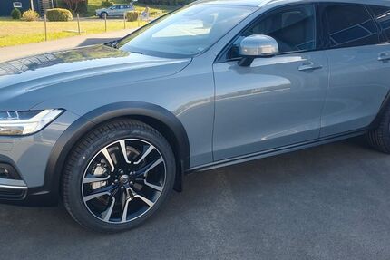 Volvo V90 Cross Country 1.500 km 55.800 &euro; Wilnsdorf-Wilden 57234
