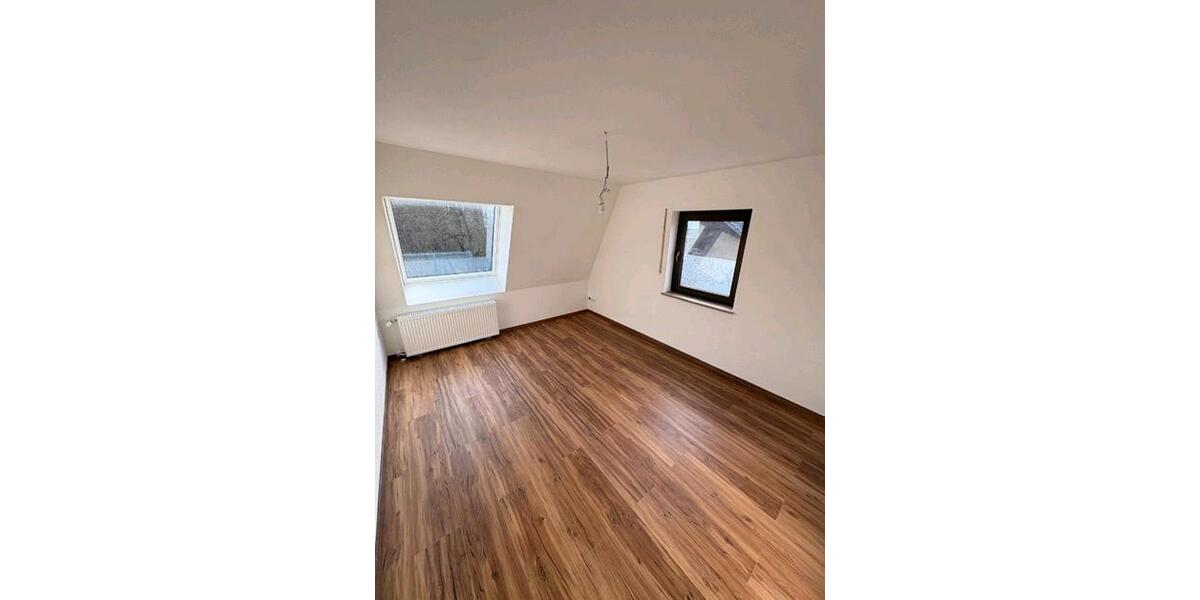 Reihenhaus Neutraubling - 14 Zimmer, 137 m&sup2;, 1.800&euro; | Angebot:25927807