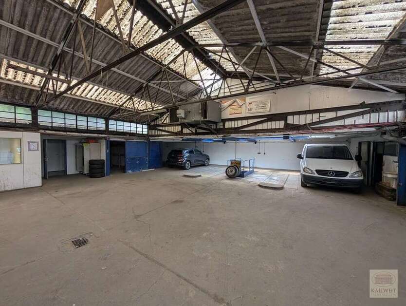 Halle in Düsseldorf 2.200 € 353 m²