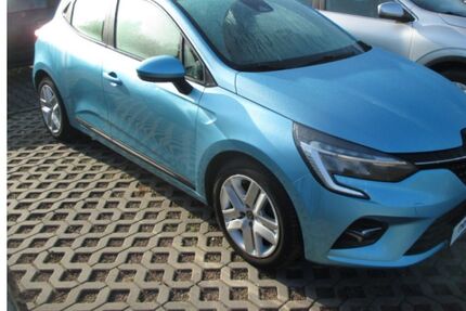 Renault Clio 26.700 km 13.895 &euro; Wolfen 06766