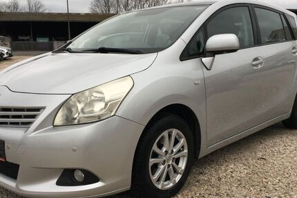 Toyota Verso 182.000 km 5.998 &euro; Bonn 53227