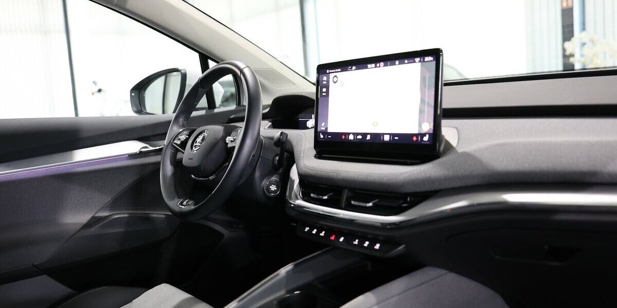 Skoda Enyaq IV 80 LOFT SPORT WHITE / WÄRMEPUMPE / 63.000 km 29.991 &euro; Hamm 59077