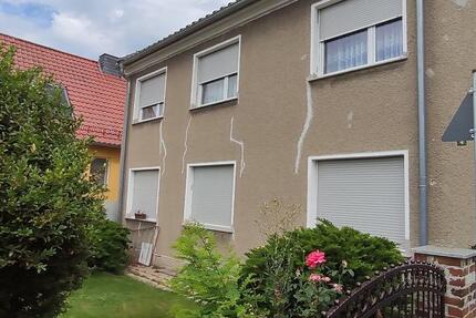 Großes Haus am Waldrand und einem kleinen Garten in Haida 11 zimmer