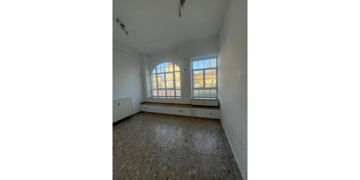 Erdgeschoßwohnung Erfurt - 4 Zimmer, 150 m&sup2;, 1.400&euro; | Angebot:25515319