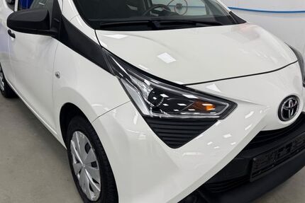 Toyota Aygo (X) 35.878 km 7.980 &euro; Kelkheim 65779