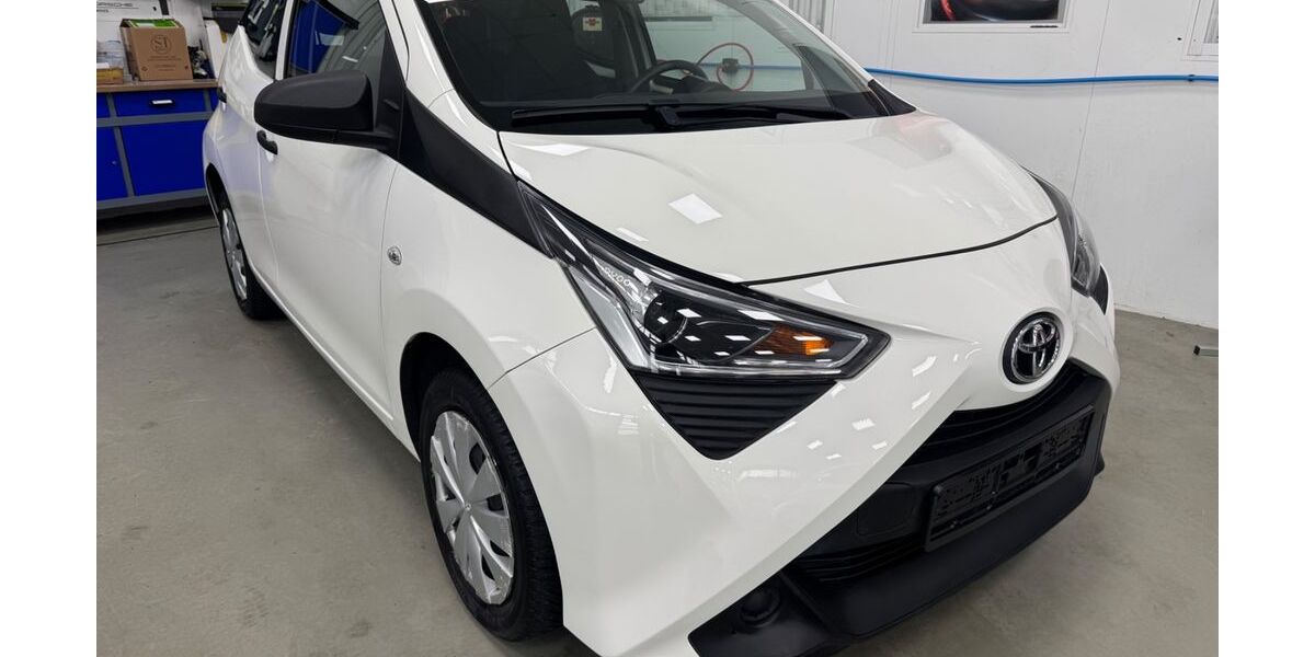 Toyota Aygo (X) 35.878 km 7.980 &euro; Kelkheim 65779