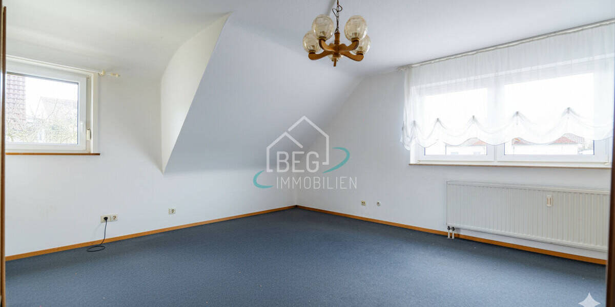 Mehrfamilienhaus, Wohnhaus Crailsheim Roßfeld - 8 Zimmer, 131 m&sup2;, 349.000&euro; | Angebot:26242334