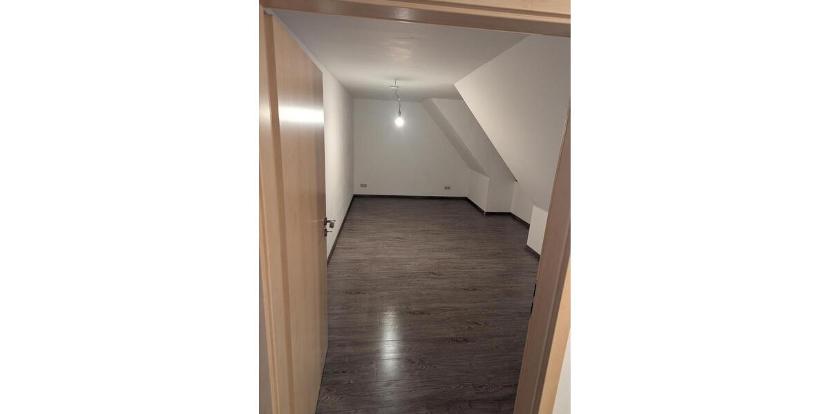 Dachgeschoßwohnung Ballenstedt - 3 Zimmer, 67 m&sup2;, 402&euro; | Angebot:26086108