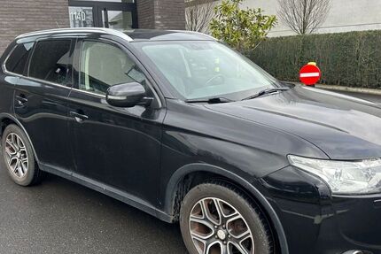 Mitsubishi Outlander 172.325 km 8.800 &euro; Wesseling - Köln 50389