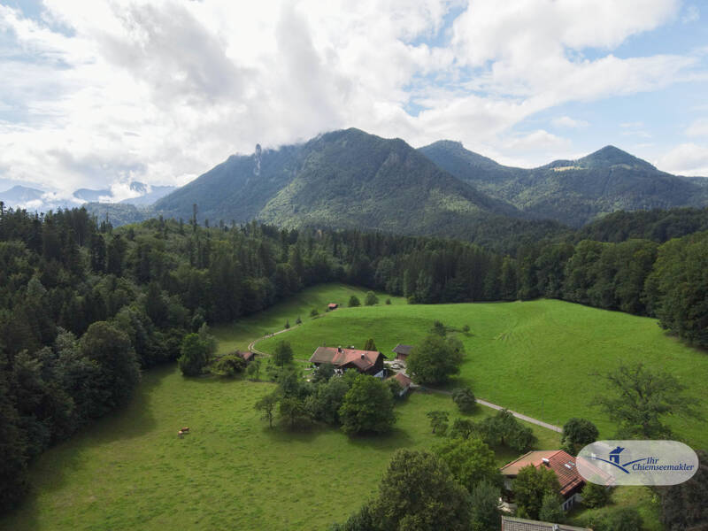 Traumhaftes Grundstück mit Altbestand und unverbaubarem Bergblick