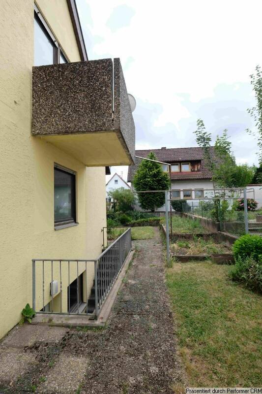 Zweifamilienhaus mit Ausbaupotenzial, Gartenidylle und Baumbestand