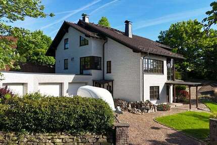 Haus zum Kaufen in Sundern 528.000 € 256 m² 11 zimmer