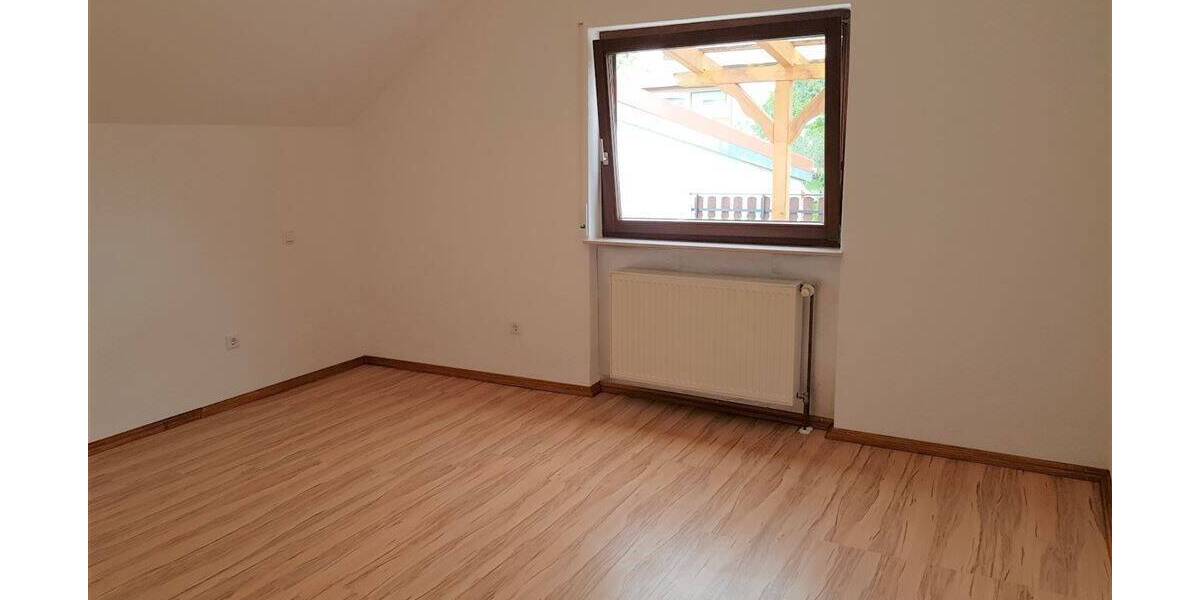 Etagenwohnung Bennhausen - 3 Zimmer, 90 m&sup2;, 600&euro; | Angebot:26919847