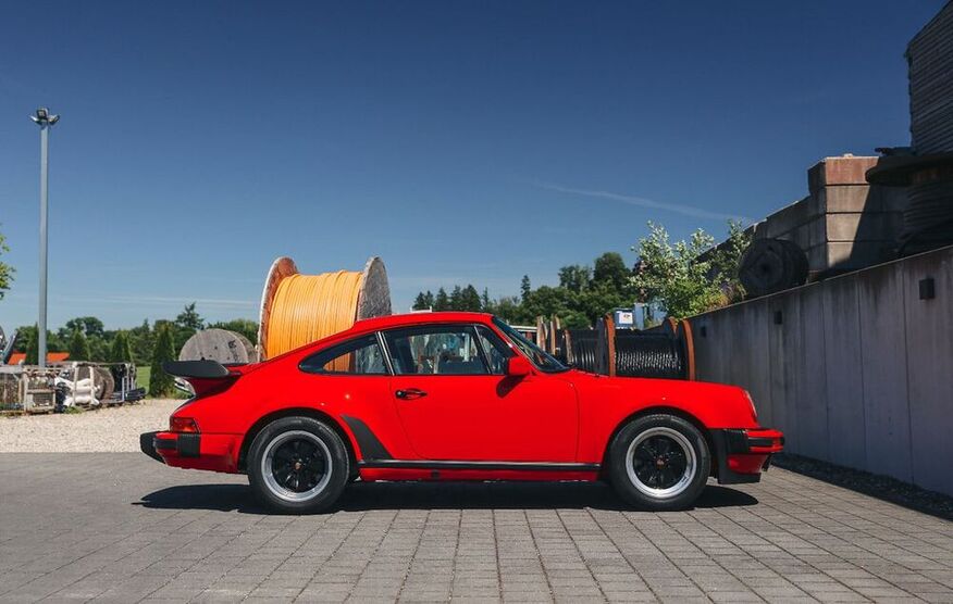 930