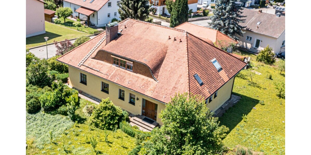 Charmantes Zweifamilienhaus mit drei Garagen und großem Garten - Zweifamilienhaus Kötzting | Angebot:24605834