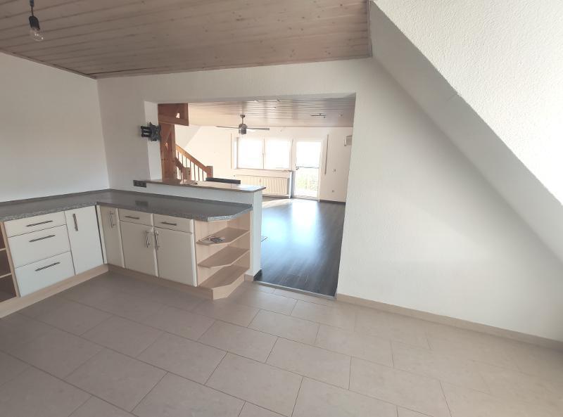 Große Maisonette mit Klimaanlagen (aktuell in 2 Wohnungen unterteilt) mit 2 Balkonen, 2 Einbauküchen und 2 Stellplätzen 5 zimmer