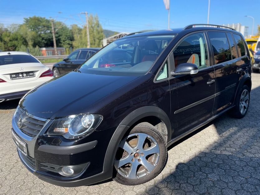 VW Touran 323.000 km 3.990 € Konz 54329