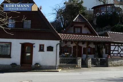 Einfamilienhaus ca. 125 qm WF, Grund 265 qm - 1 separate Garagen zum anmieten 6 zimmer