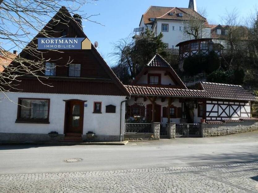 Einfamilienhaus ca. 125 qm WF, Grund 265 qm - 1 separate Garagen zum anmieten 6 zimmer