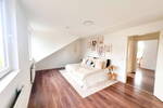 Freie moderne 3-ZKB-Wohnung mit großzügigem Wohn-Essbereich im 2.OG und Stellplatz