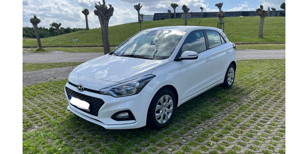 Hyundai i20 19.850 km 10.900 &euro; Mönchengladbach 41238