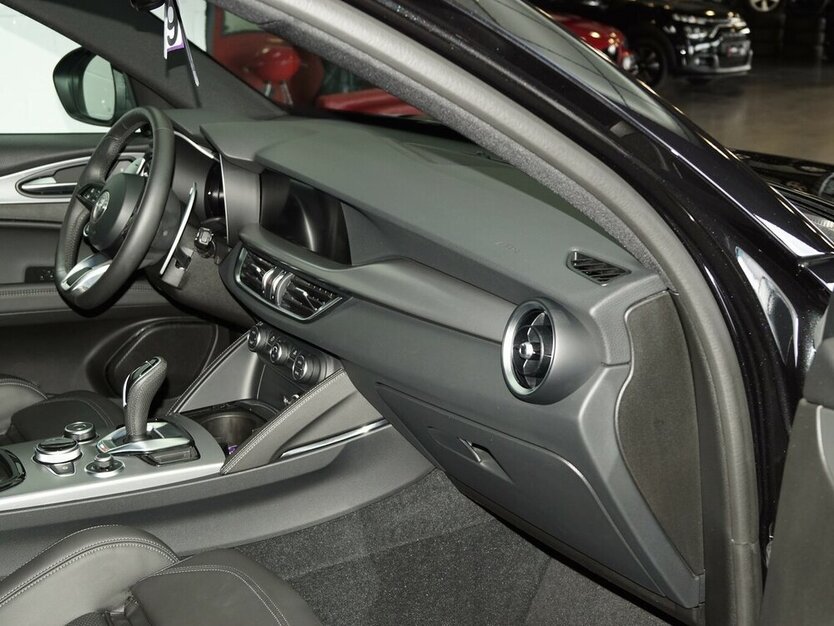 Stelvio 2.2 D Q4 AT Veloce ACC Vollleder