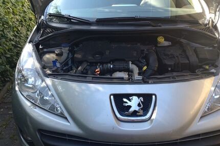 Peugeot 207 74.000 km 5.800 &euro; Paderborn 33100