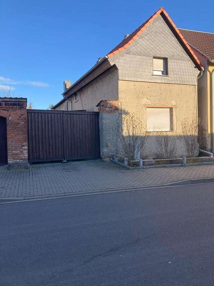 Haus zum Kaufen in Bitterfeld-Wolfen 58.500 € 95 m²
